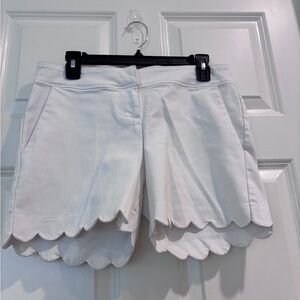 Isaac Mizrahi White Scalloped Hem Shorts‎